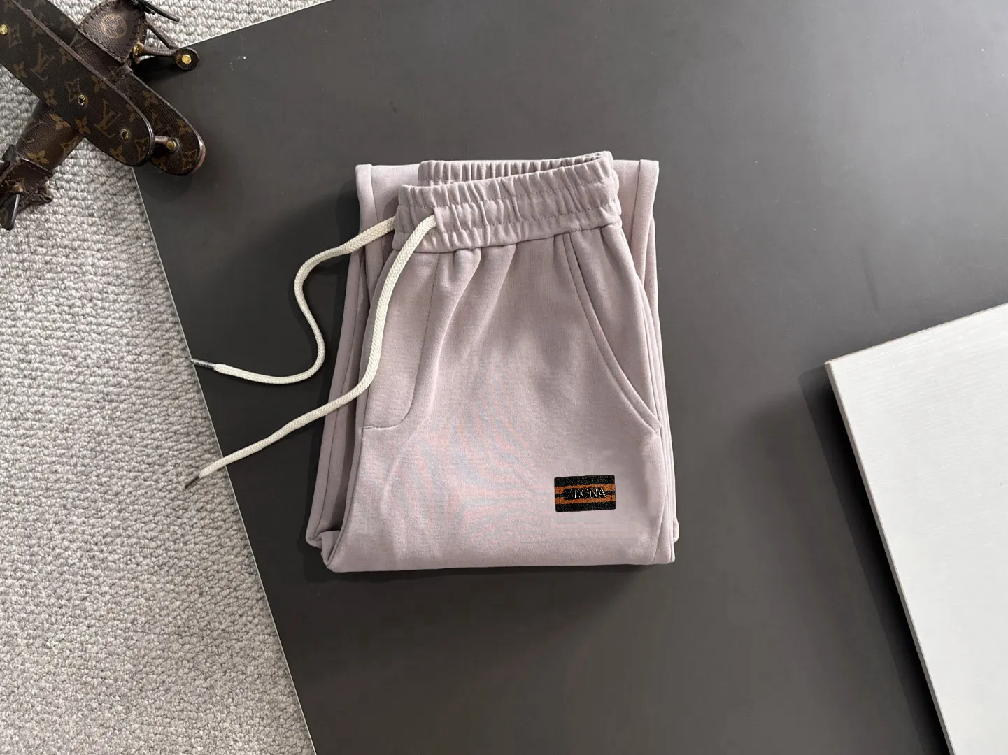 ， （ ， ） Logo Black White （ ） ：Black Gray Light Gray Dark Gray Size 29-36